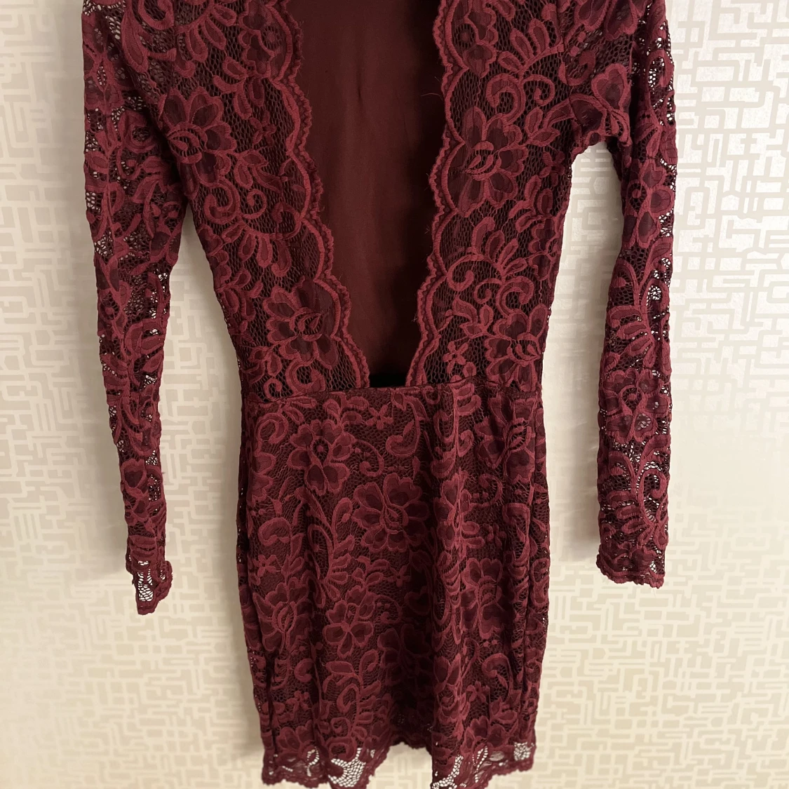 Vinröd klänning - 90