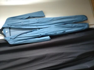 jeans  - en hel jeansoverall använd ett fåtal gånger. lite stor i storleken