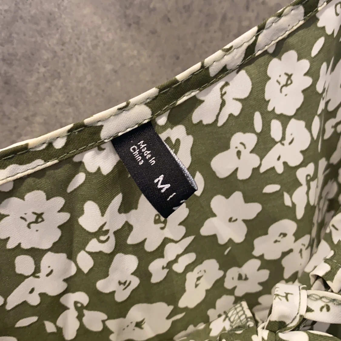 Blommig kort klänning - 91