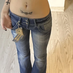 Low wasit bootcut  - Väldigt low waist och köpte för 1000kr glömde bort efter ha köpte så är 100% nya köpa direkt för 700+frakten
