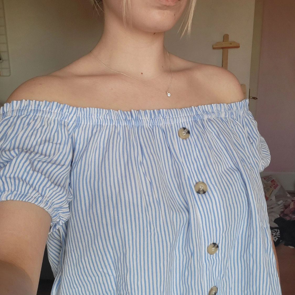 Off-shoulder topp