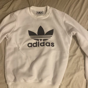 adidas tröja - Storlek- M skick är 8/10 