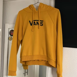 Hoodie Vans - Gul/orange hoodie från vans med logga