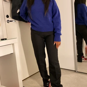 Kostym byxor  - Säljer mina jättefina kostymbyxor som är för långa för mig. De är i storlek 34 men min vän som har storlek 36 kan ha de❤️