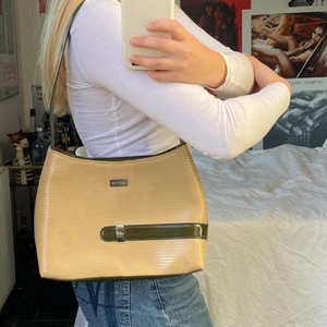 Snygg handväska - Unik väska från chenson 