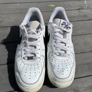 Nike air force - Storlek: 42 Dem är i bra skick.  Nypris: 1200kr