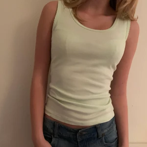 Pastellgrönt linne  - Supergulligt pastellgrönt linne, köpt secondhand och passar storlekarna Xs/S/M💕 30 kr + frakt💕