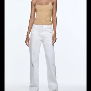 Zara topp - Slutsåld topp från zara som inte kommit till användning. Använd en gång, så känns som ny.