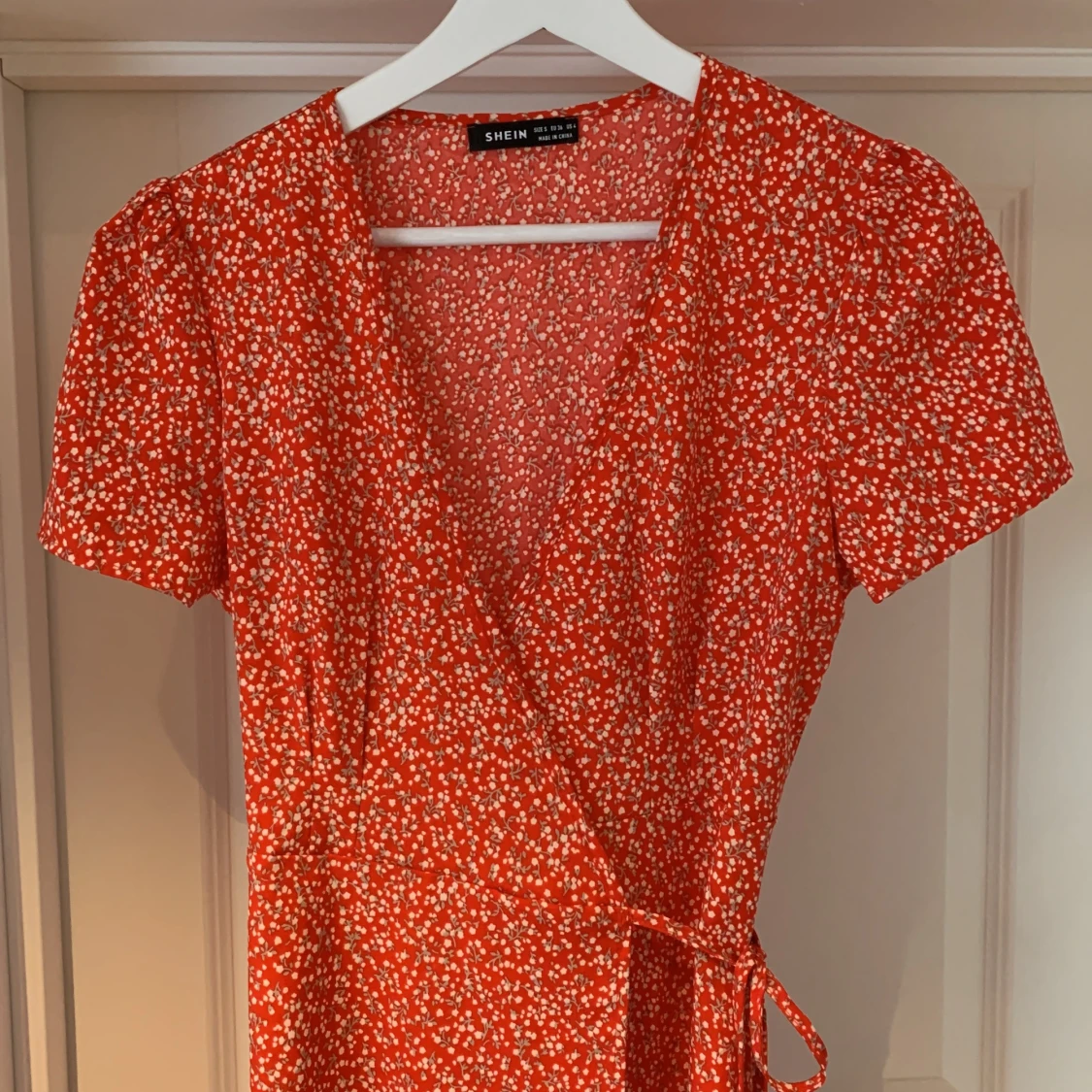 Rak somrig klänning från SHEIN, strl.S - 90