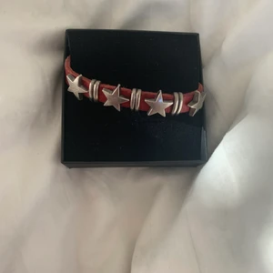 Rött armband  - Köparen står för frakt 💕💕