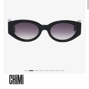 Chimi x Mwuana solglasögon  - Hej! Säljer mina chimi x MWUANA Craftmanship solglasögon. I jättefint skick och kommer med fodral och tillhörande putsduk. En limited edition! 