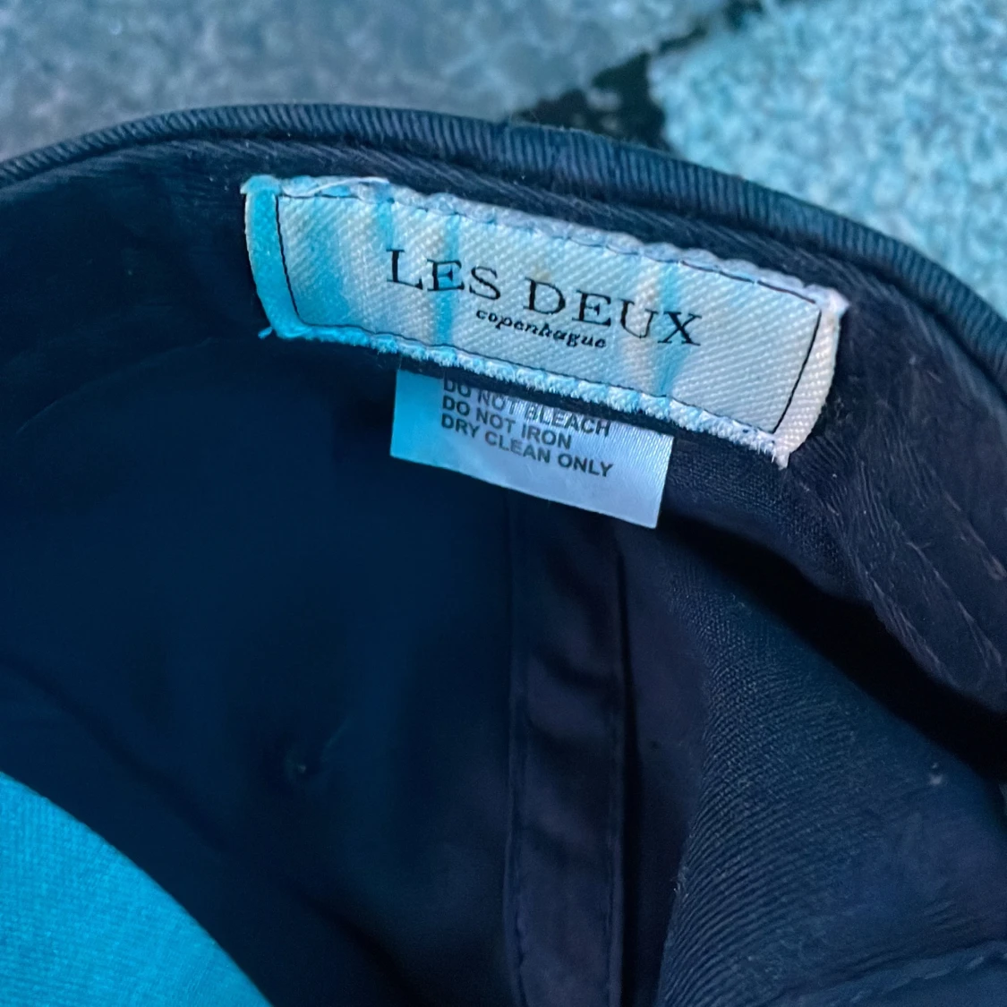 helt ny les deux keps.  - 90