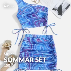 Nytt set  - Nytt set från shein  Knytning på sidorna så man kan justera längden på toppen och kjolen  Strl xs passar även S  Kontakta för att köpa  Kontakta för att köpa 