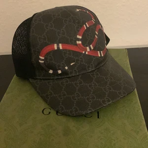 Gucci keps medium - Fin guccikeps nästan helt ny.