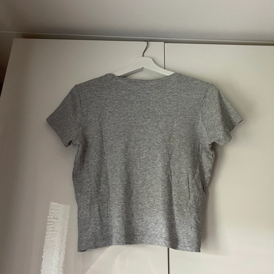 Basic grå t-shirt  - 90
