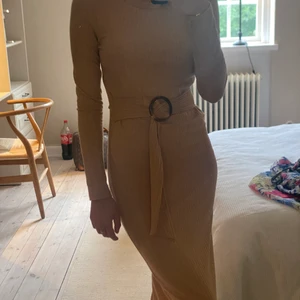 Klänning från Nelly  - Säljer då jag inte använder längre, jättefint skick. Den är ca men är stretchig och kan därför passa en S och m också.