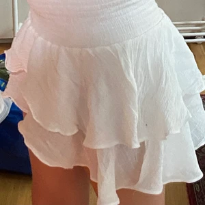 super söt vit sthlms stils volang kjol kjol (eftertraktad då priset) - lite för kort volangkjol för min smak (168 cm) men DÖ SNYGG