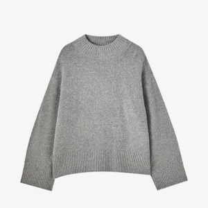 Blå stickad tröja - Säljer den tröja från pull and bear fast i blått. Den är slutsåld och går inte att hitta nånstans. Kom privat för fler bilder 💘💘  tryck inte köp direkt!!