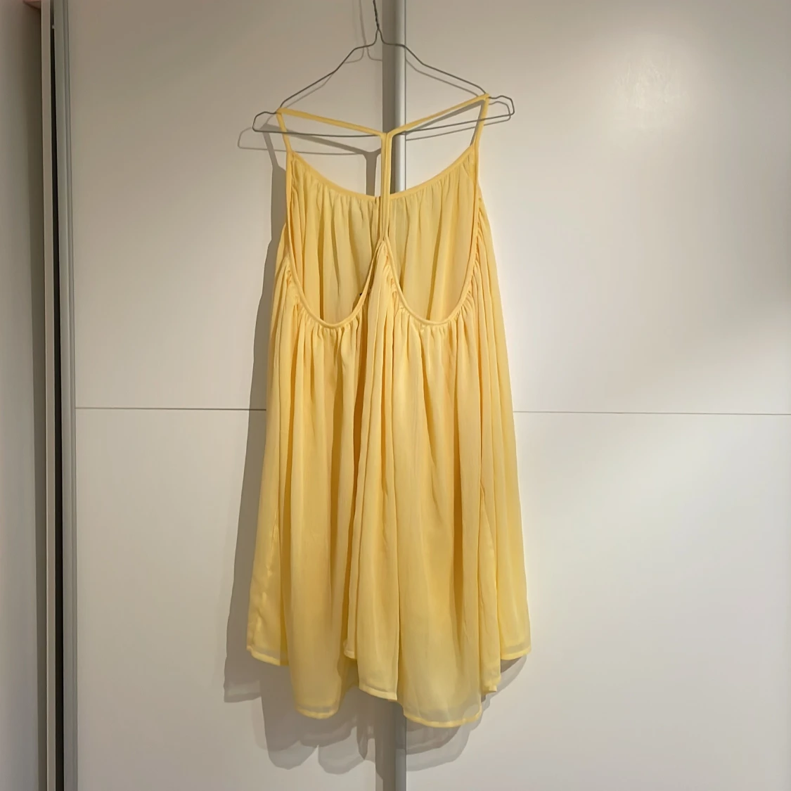 Gul klänning NAKD  - 90
