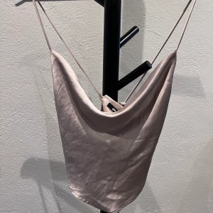 Fest topp - Den är endast provad, helt ny.