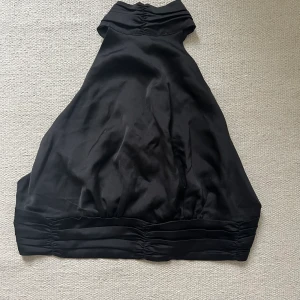 Topp - Väldigt fin topp från Gina tricot i storlek 32, men som ej använts på ett år