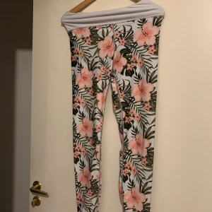 Träningsbyxor  - Träningsbyxor från Intersport  Knappt använda  Storlek s