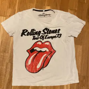 En snygg Rolling Stones T-shirt som är i size 158-164. Kontakta vid flera frågor.