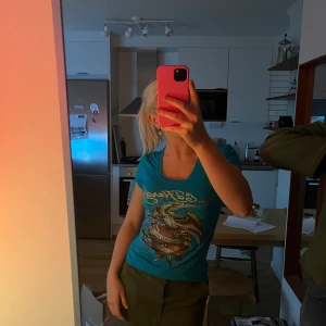 Ed Hardy t-shirt - Ed hardy t-shirt i väldigt mjukt och stretchigt material. Passar xs-s