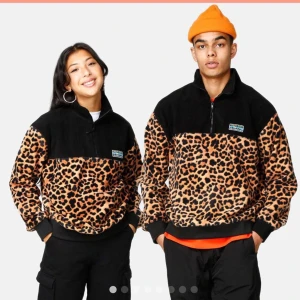 Junkyard fleece - Super mysig och cool tröja från Junkyard💕. Använd 3 gånger så mycket fint skick. Storlek XS men oversized. säljer för 130kr