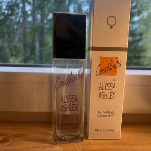 Alyssa Ashley Cocovanilla eau parfymée,luktar super gott och är endast testad,kommer inte till användning 🤍