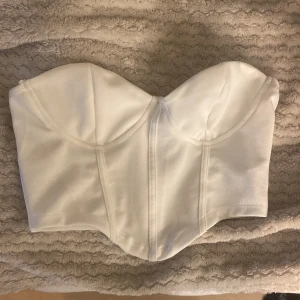 Topp - En helt oanvänd topp från shein i strl Xs! Säljes pga för stor på mig 