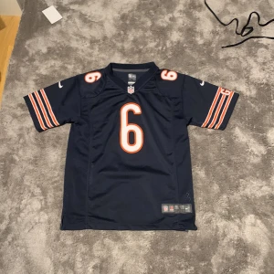 NFL shirt  - Nfl tröja quarterback Jay Cutler, storlek 14-16Y men passar S och stor XS