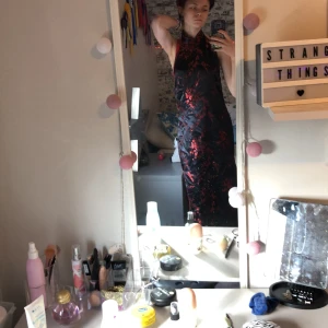 Dress - Periwing dress Svart med rött broderi Jättefin Ordinarie pris ligger runt 35£