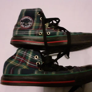 Converse rutiga 40 - Begagnade converse i strlk 40. 