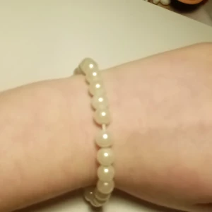 Armband  - Helt vit med vita kulor 