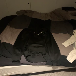 Nike hoodie  - Nike hoodie storlek l haft den i typ 3 månader 