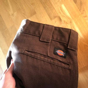Dickies 873 - Bruna 873 Dickies i bra skick. 
