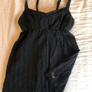 Svart topp - Jätte fin topp ifrån volcom i storlek S!