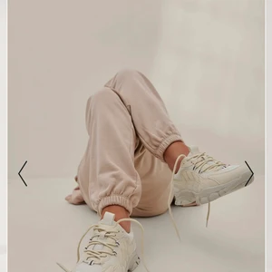 Nakd skor - Säljer dessa sneakers från NAKD i storlek 39. Helt oanvända! Köparen står för frakten! 