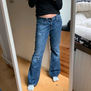 jeans  - lågmidjade jeans🌎 knappt använda!!