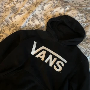 Vans - Vanshoodie storlek xs men passar S också💓 använd fåtal gången och är fin i skicket!