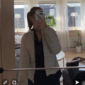 Rock and blue jacka💕 - Jätte fin vårjacka från rock and blue som tyvärr är för liten!! Som ny, kosta 1500 ny💕