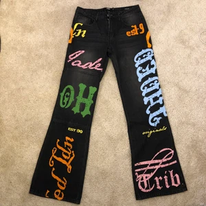 Jaded London low rise Jeans w26 - Lågmidjade populära jeans från jaded ldn i w26, as seen on Lisa från blackpink. Oanvända med tagg på, nypris 880kr. bud är bindande