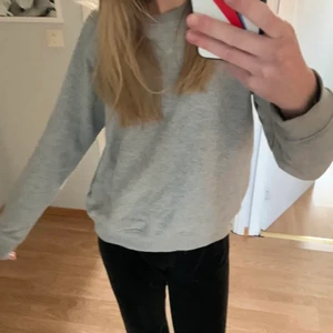 Grå tröja - Vanlig grå tröja i stl M🤍