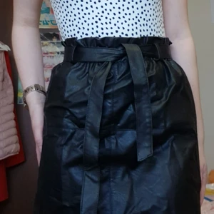 Läderkjol, MiMOSA, stl. S - En läderkjol från MiMOSA, stl. S