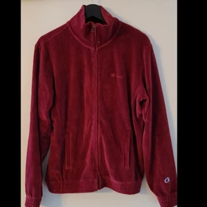 Champion satin sweater - Ursnygg ziptröja från Champion i storlek S/ fitted M. Cokd 10/10 aldrig använd.
