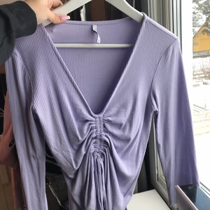 Knyttröja - Vårig och sommartröja😍😍! Storlek: M men passar också S. För fler frågor, skriv till mig privat !köparen står alltid för frakten💕💕