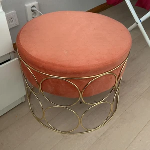 Pall - Man kan få pallen för 50kr om man hämtar den på plats ( man måste hämta den på plats kan ej posta den)