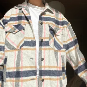 Jag - Rutig skjortjacka från zara 💕