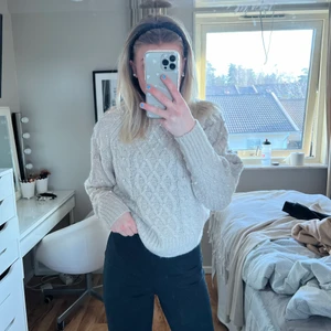 Stickad tröja - En super fin stickad tröja med pärlor, använd 1💖